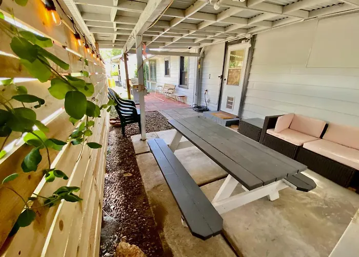 Brews, Pines, & Peaks - Your Downtown Awaits Holiday home Flagstaff