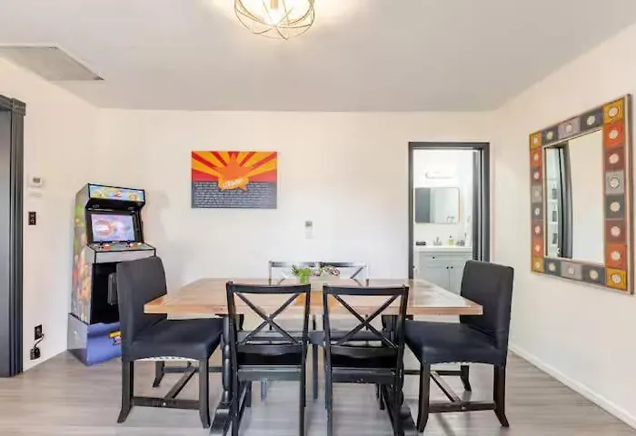 Brews, Pines, & Peaks - Your Downtown Awaits Holiday home